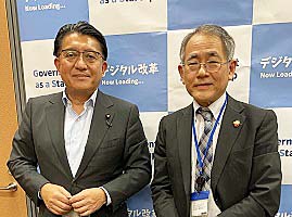 平井議員（初代デジタル大臣）と竹村学長、議員会館にて