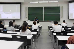 講義の様子（今回も多くの学生が講習に参加しました）