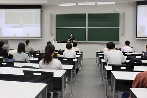 講義の様子（今回も多くの学生が講習に参加しました）