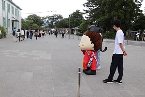 カモンちゃんも参加者のみなさんをお見送り