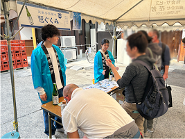 たくさんのお客様が来られている様子