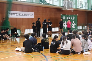 体育館で閉会式