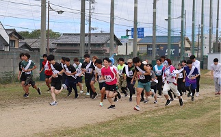 走り出す学生たち
