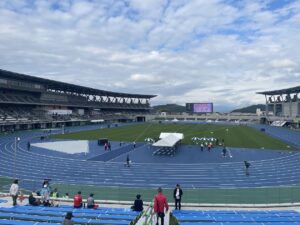 琵琶湖の青色を表現したスタジアム