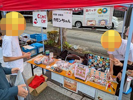 缶バッジやアクリルスタンドが人気商品