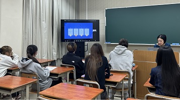 説明する田村准教授