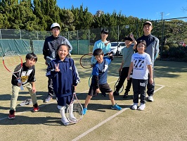 ポーズを決める子どもたち