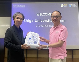 記念品交換の様子