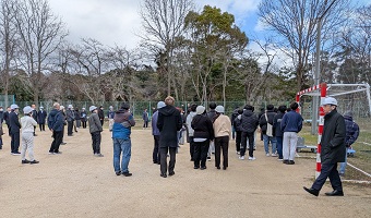集合する参加者たち