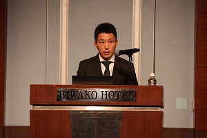 大学院生・雨森さんによる研究報告