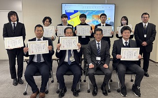 表彰された職員と理事