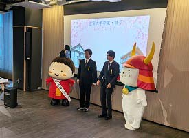 ひこにゃん、カモンちゃんによるお出迎え