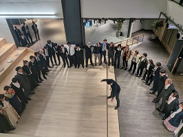 全員で肩を組みエールの大発声が行われた