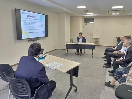 配属部局を紹介する下村さん