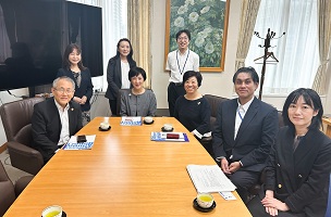 関係者との記念撮影