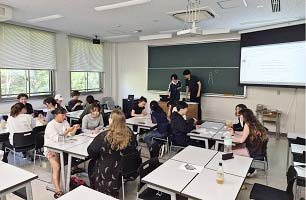 グループごとに交流する様子