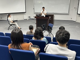 講演する加藤さん