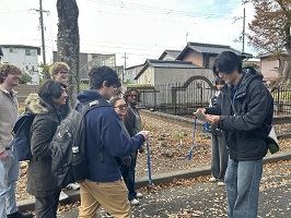 名札を渡すところ