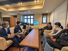 オンラインでつないでの報告会