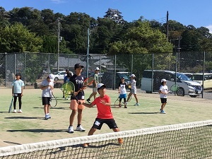 ジュニア経験者クラスの技術指導の様子