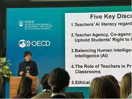 講演する加納先生